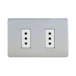 TOMA CORRIENTE DOBLE 2P+T 10A - 250V